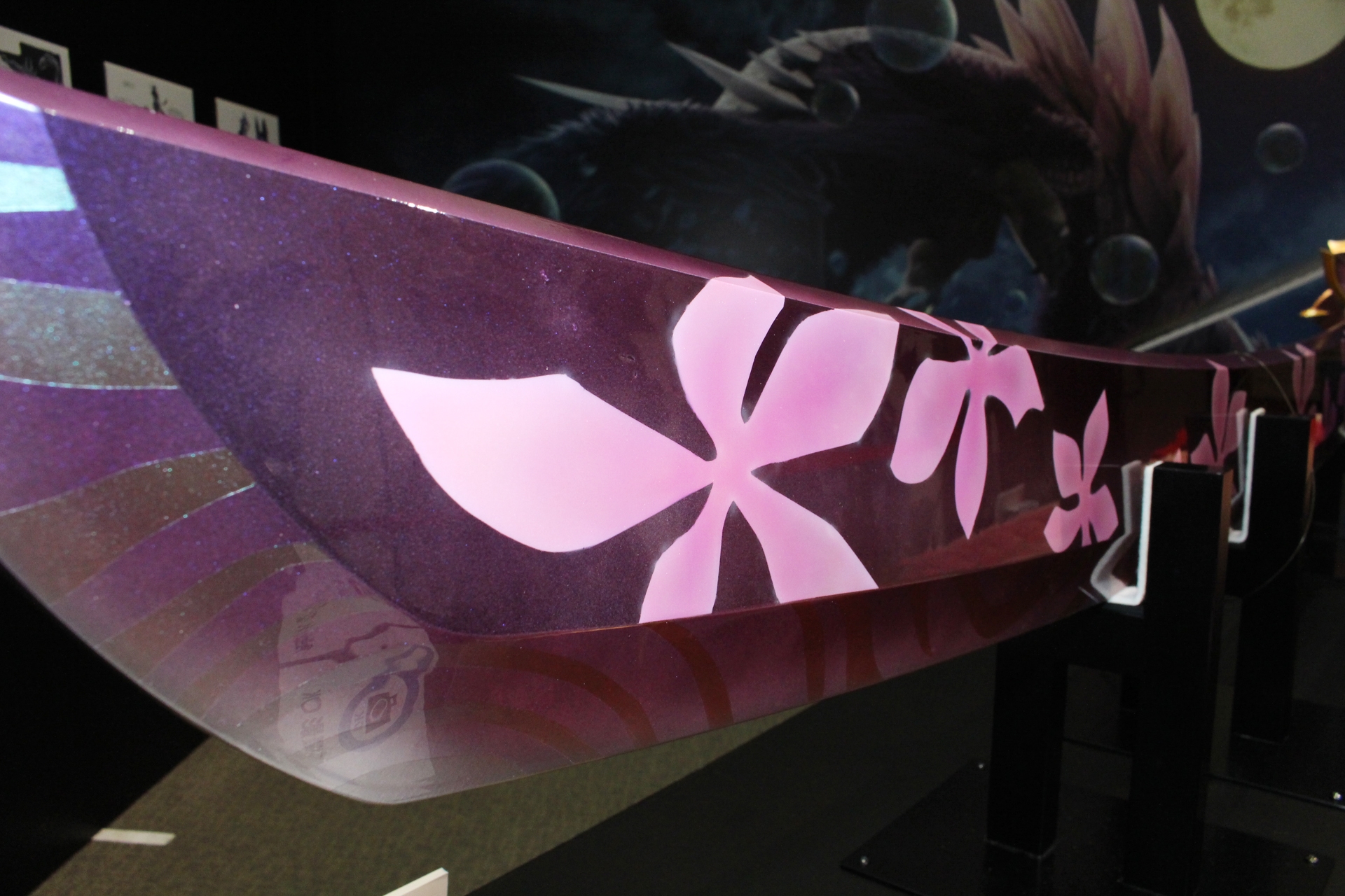 刀身だけでも2.1mある。銃刀法に配慮し、黒軟鉄を使い、刃は付けられていない