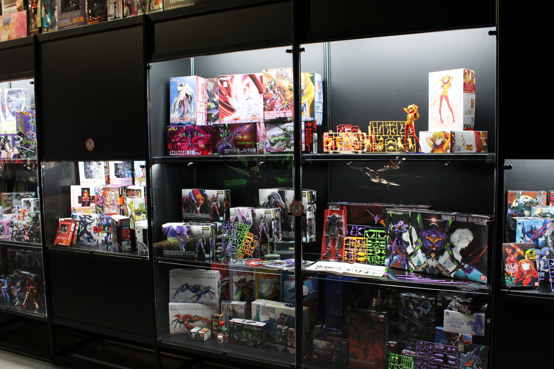 多彩なバリエーションとともに、造形物の進化の過程も見てみよう