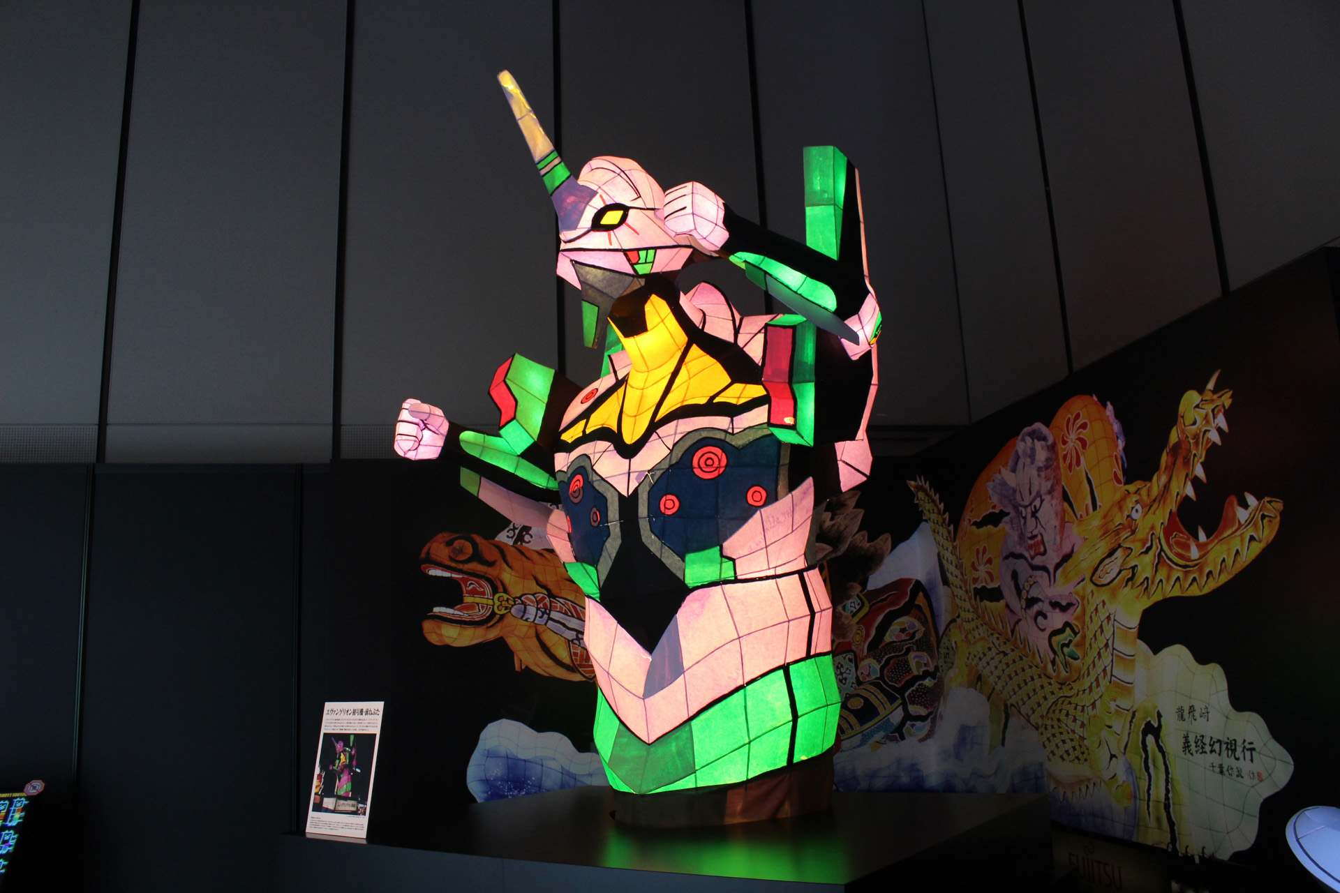 「エヴァンゲリオン展青森展」開催を記念して作られた「エヴァ初号機前ねぶた」。エヴァファンの職人の製作で、2019年のねぶた祭に登場した