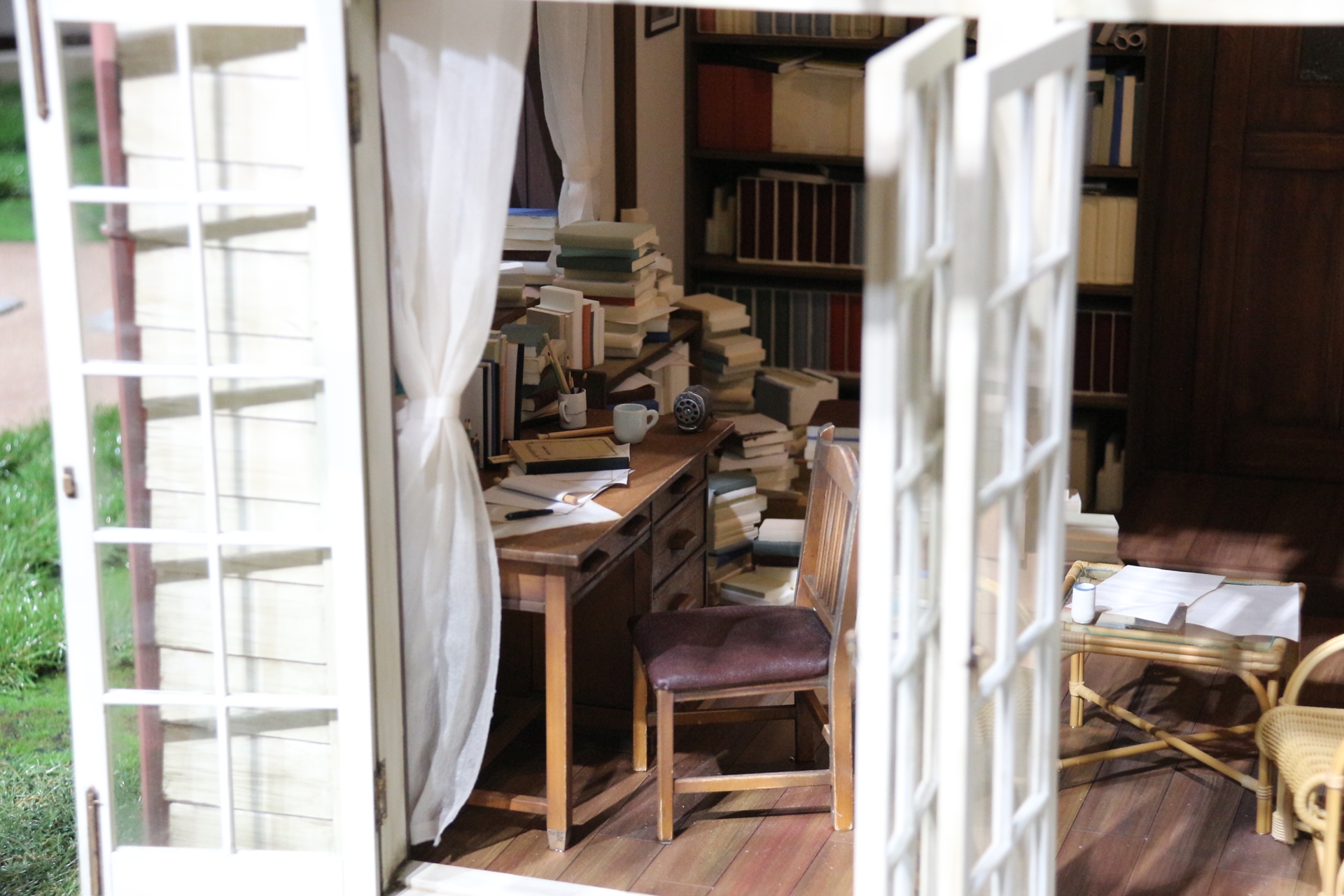 1/5スケールの「サツキとメイの家」。裏側も見られる