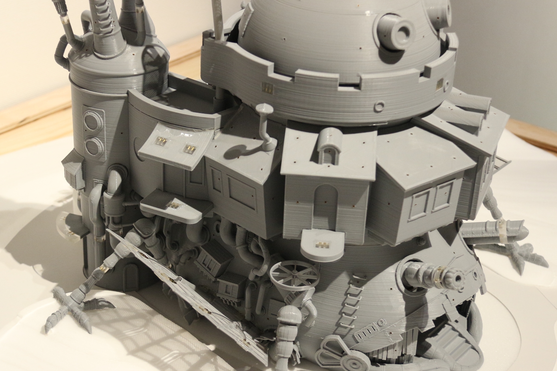 1/50サイズの「ハウルの城」。風の影響を調べるための「風洞実験」用に作られた模型という