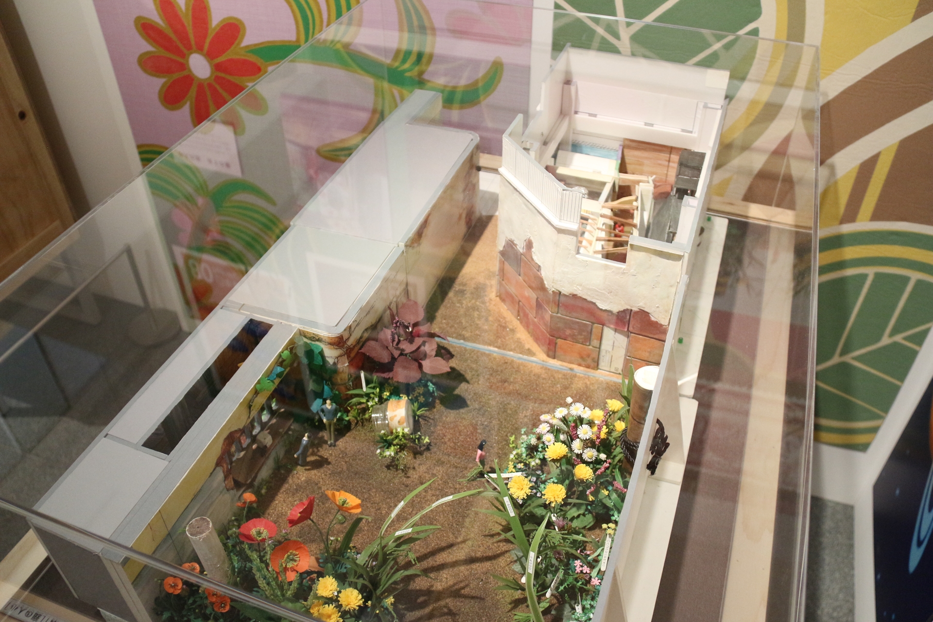 「小人の庭」、「床下の家」1/30スケール模型