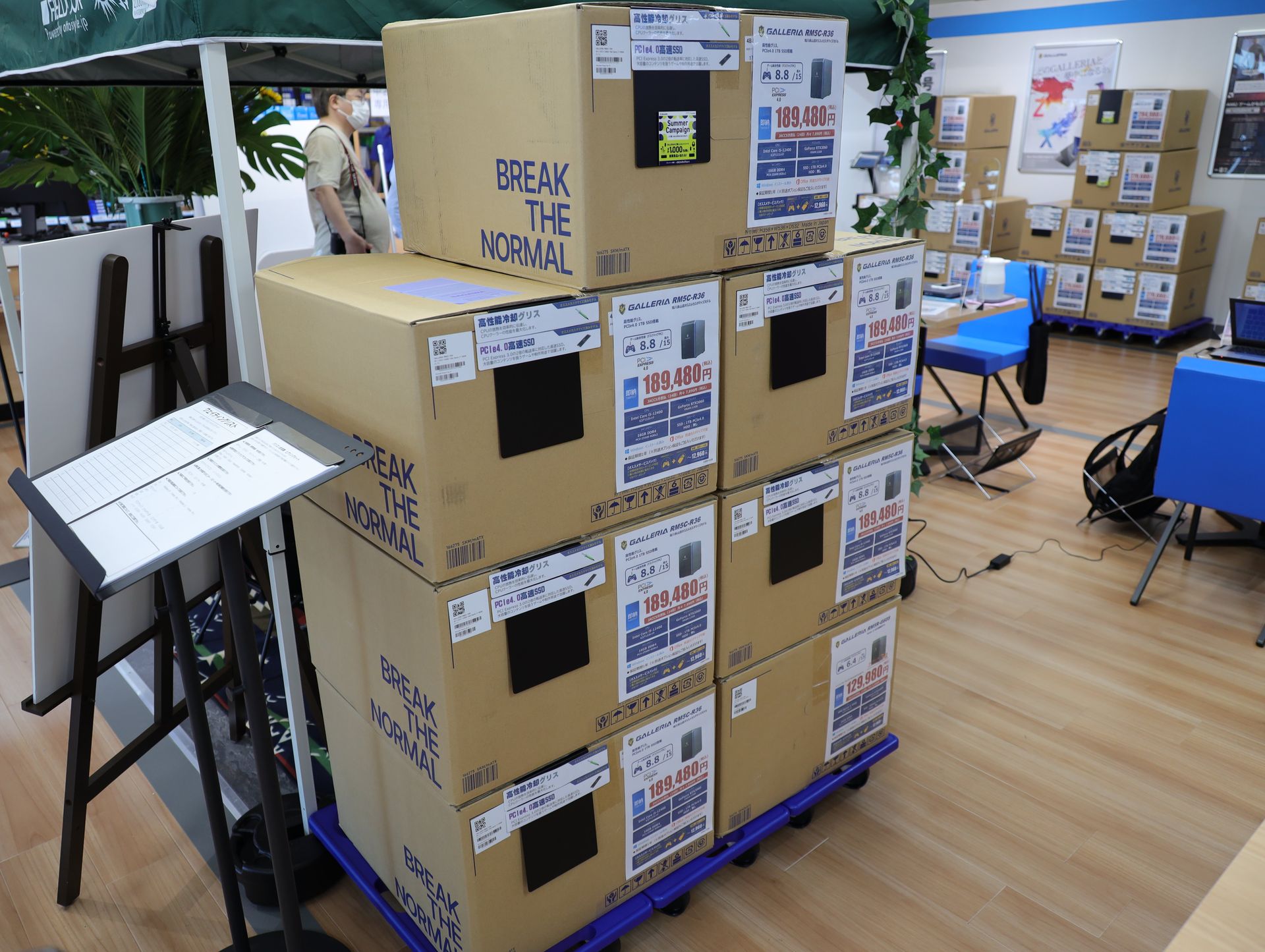 ドスパラの郊外型店舗でPCの箱売りは結構レアだ