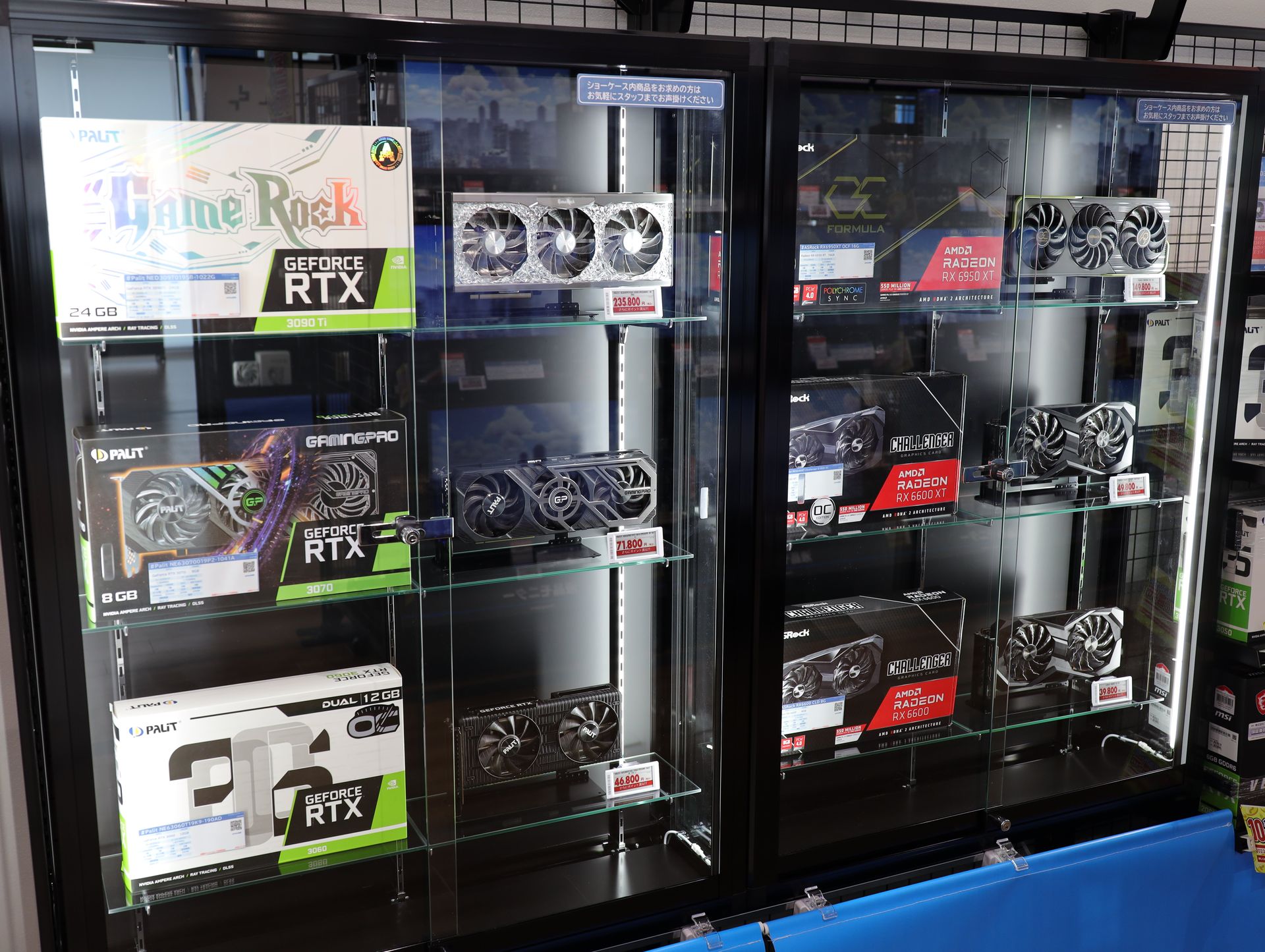 液晶パネルで価格を見て買うことが増えているPCパーツだが、旭川永山店では実際に手に取って購入することができる