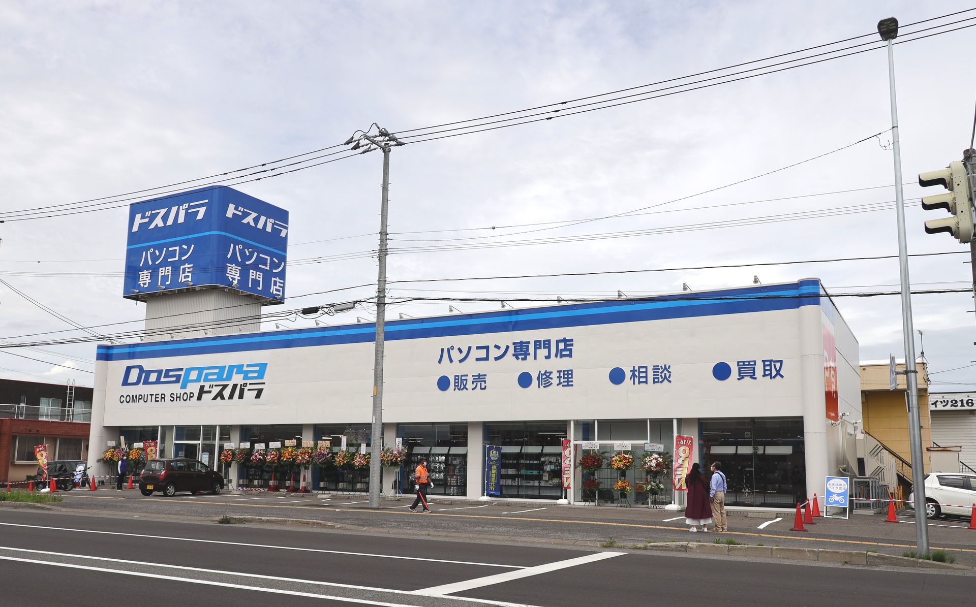 朝、開店前に誰も並んでいない。これは初の事態だ