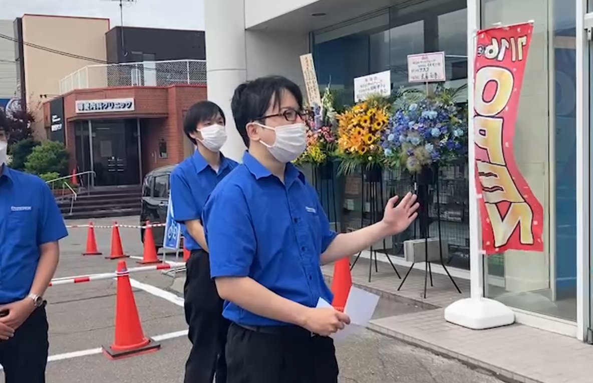 五十嵐店長は「北海道旭川市で皆さんをお迎えできることを本当に嬉しく思っています。何かわからないことがあれば何でも聞いて下さい」と挨拶