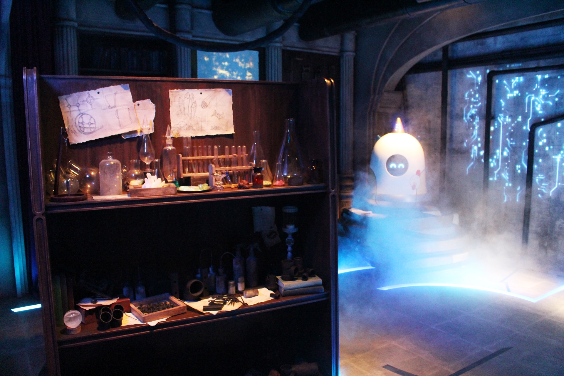 ジョヤのプロトタイプであるジョイが迎えてくれる作戦室