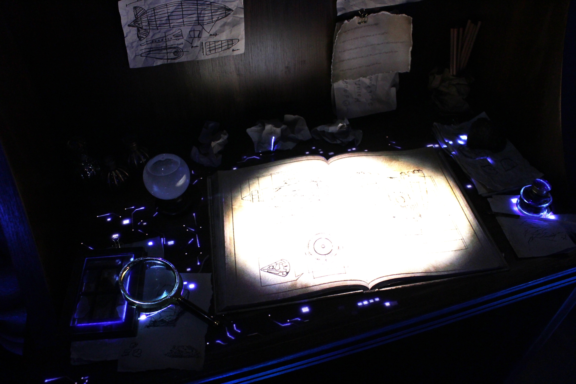 プロジェクションマッピングで演出された卓上も見ておきたい