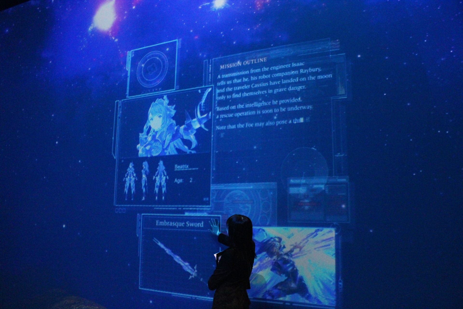 反対側の壁に現れるアイコンに触れると、組織メンバーの情報が展開される