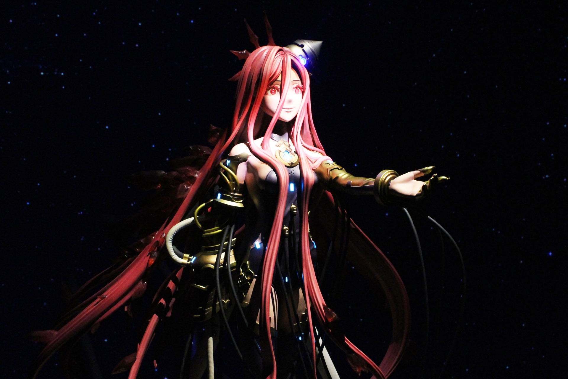 ヤチマ＆レイベリィの等身大フィギュア。その背景では会話シーンも展開