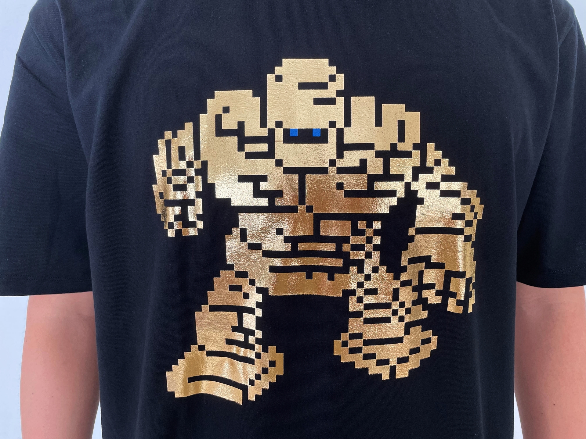 まぶしいくらいにTシャツにバエているゴールドマン