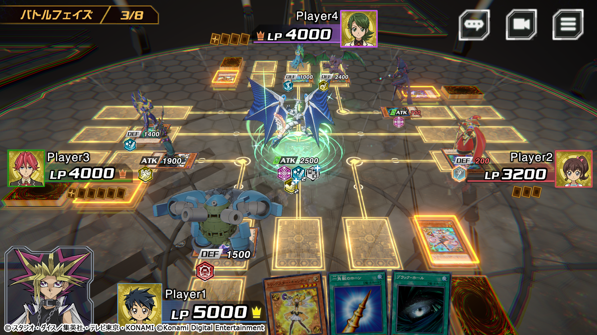 モンスターゾーン3枚と魔法＆罠ゾーン3枚というラッシュデュエルのようなフィールドに各プレーヤーに伸びるように繋がるレーンが今作のフィールドの特徴！