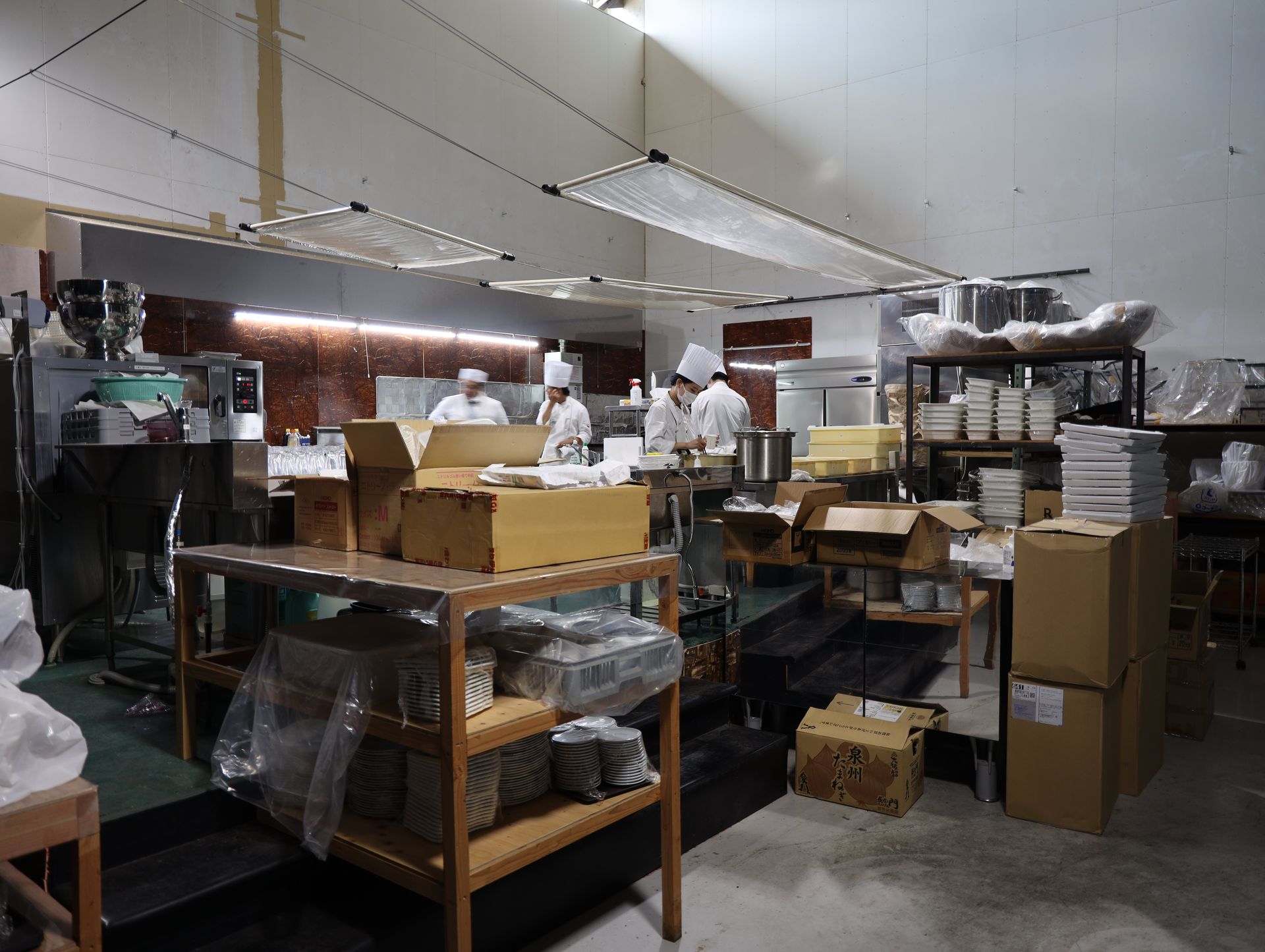 会場裏には厨房も用意されている