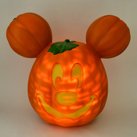 ディズニー各ストアにてハロウィン仕様のミッキーなど