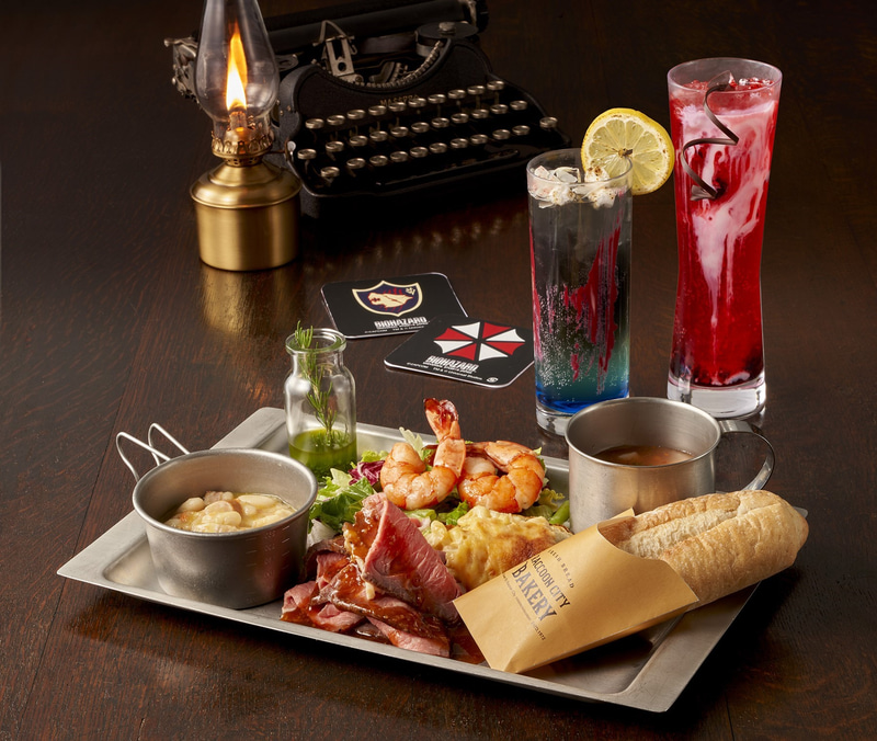 非常食とは思えないほど豪勢かつ手の込んだ料理の数々だが、プレートや食器の雰囲気で世界観を出せているのがポイント。緑色のハーブをイメージしたソースもパンやサラダとマッチして体力も全回復した