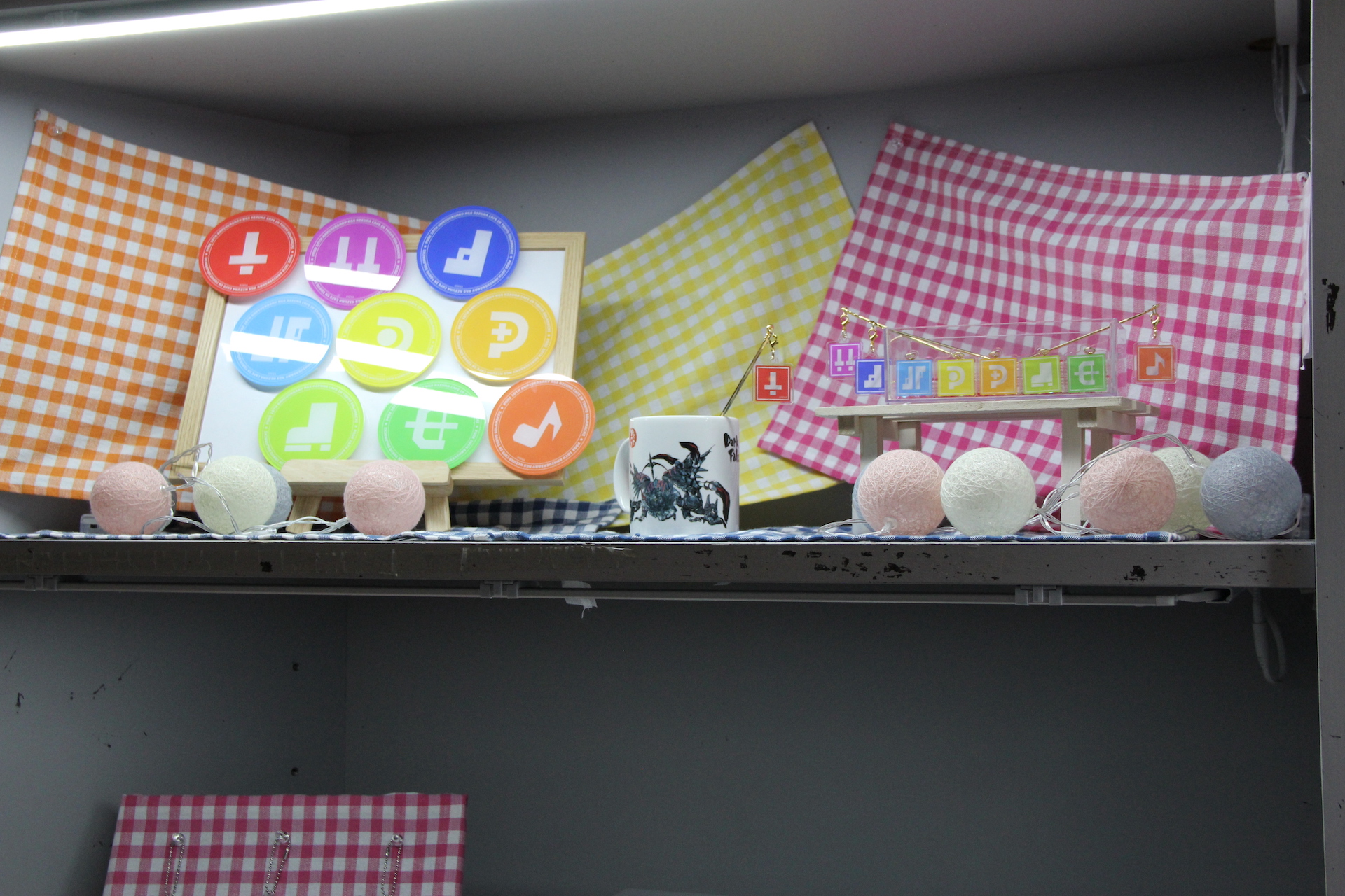 ダークファルスねぶたマグカップ（税込1,980円） プリントされている絵柄は店内に飾られている絵と同じなので、気になる人は見ておこう