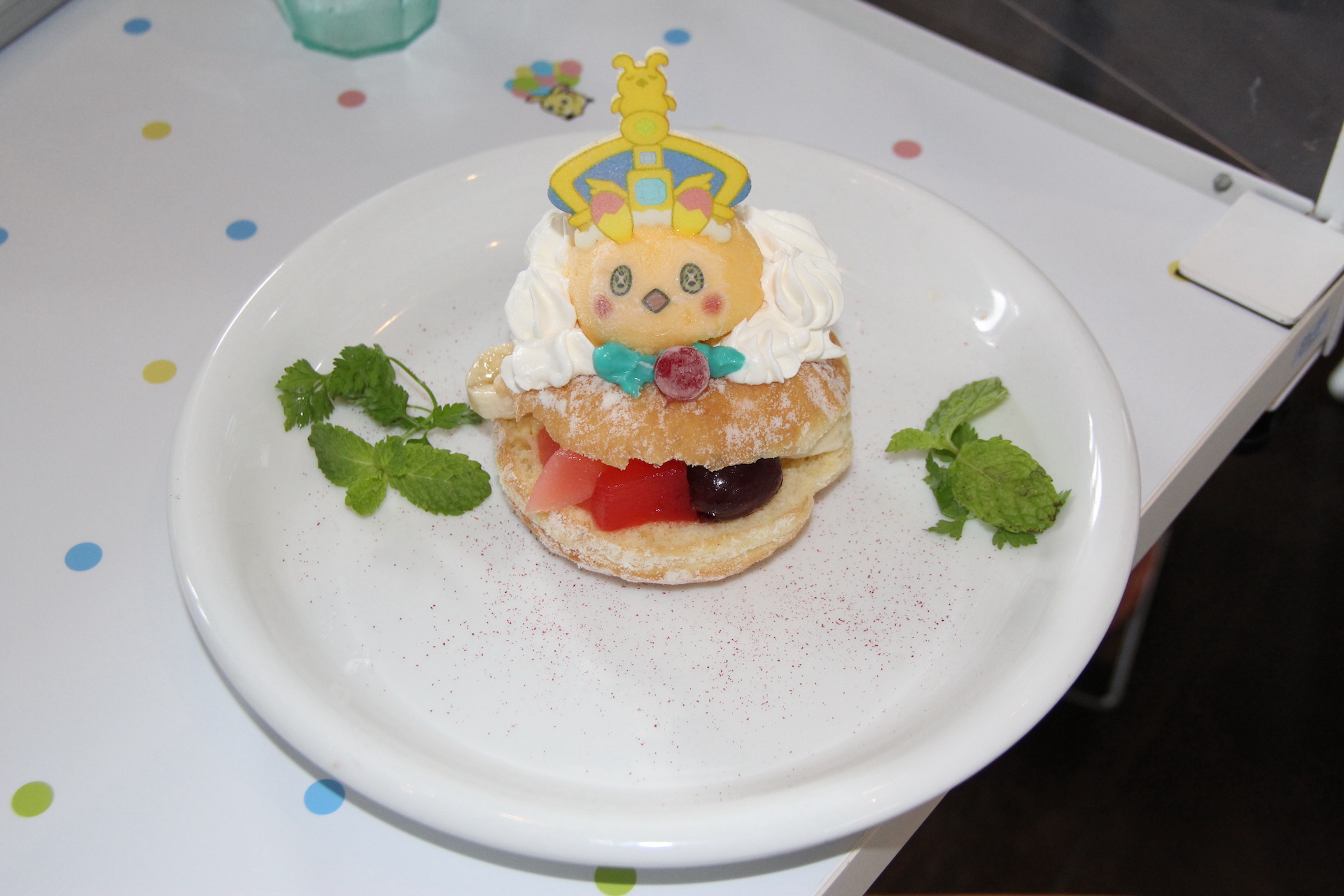 セレモ・エンペラッピーのフルーツカスタードドーナツ(税込1,430円)