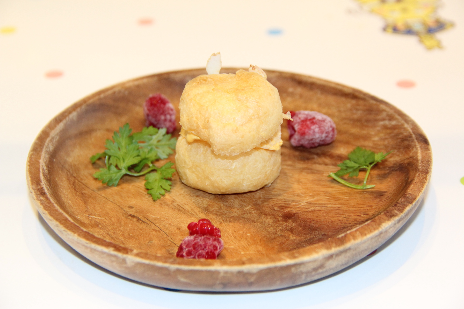 一口サイズの大きさなので、いくつでもパクッといけるかも？ 店内で注文する場合は、ワンオーダーの対象外となる点には注意