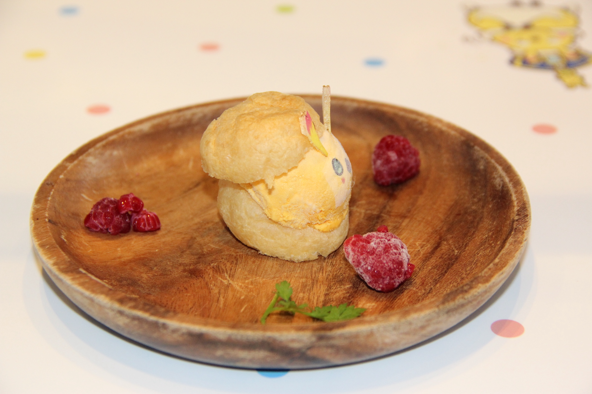 一口サイズの大きさなので、いくつでもパクッといけるかも？ 店内で注文する場合は、ワンオーダーの対象外となる点には注意