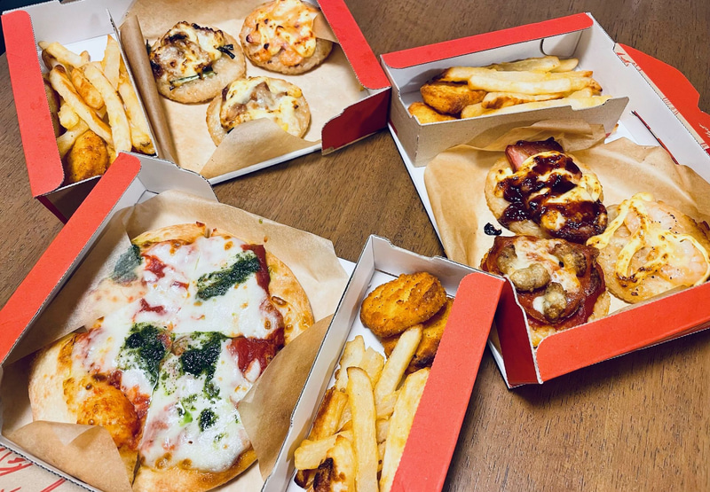 ピザじゃなくても良い、といいつつ、筆者はピザを頼んじゃいました……。我が家は3人家族なので、それぞれでひとつずつ。「出前館」はUIもわかりやすいので、誰でも簡単に頼めちゃいますよ！