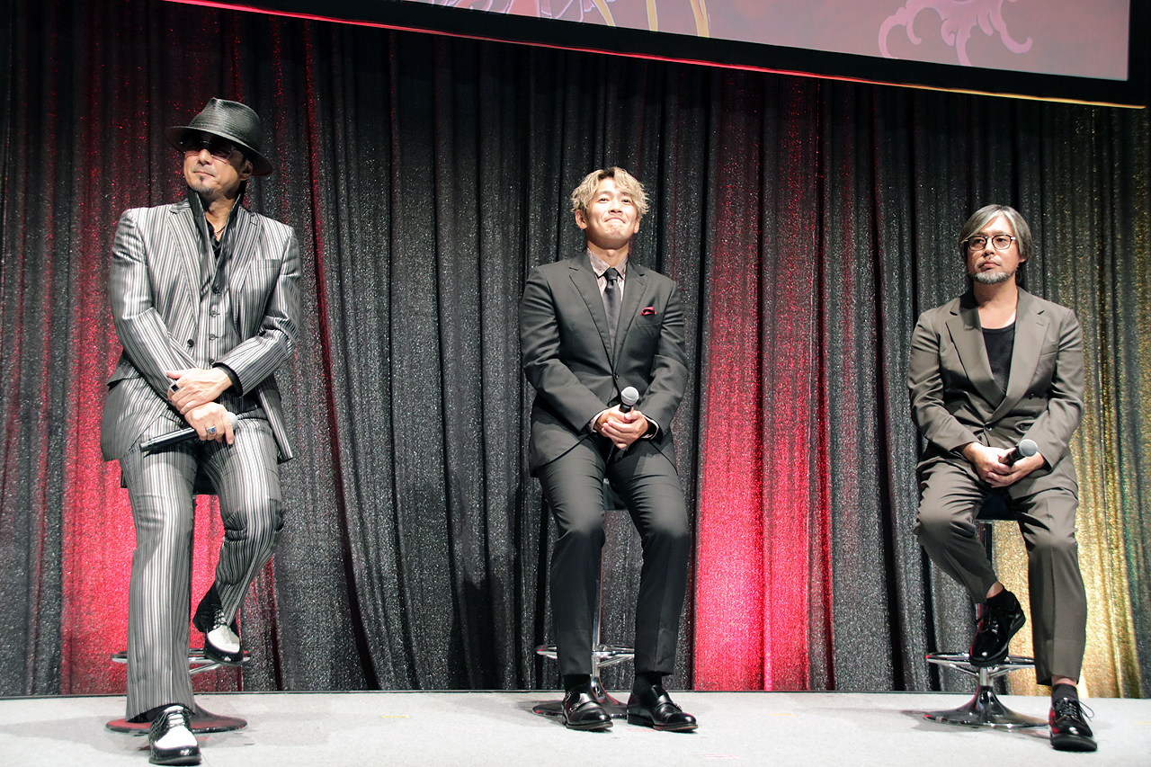 W主人公がステージで共演