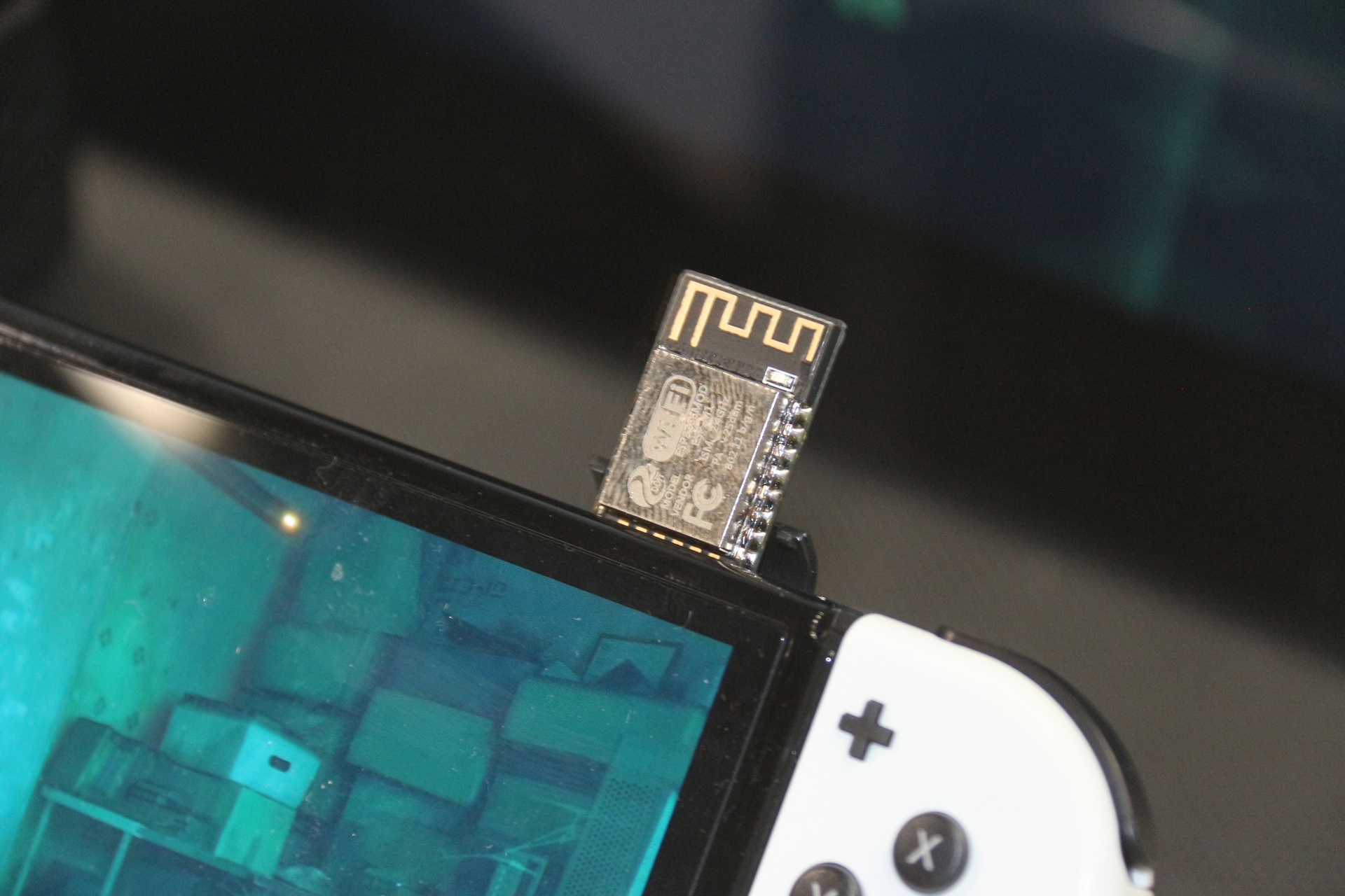 カードスロットに挿して使用する