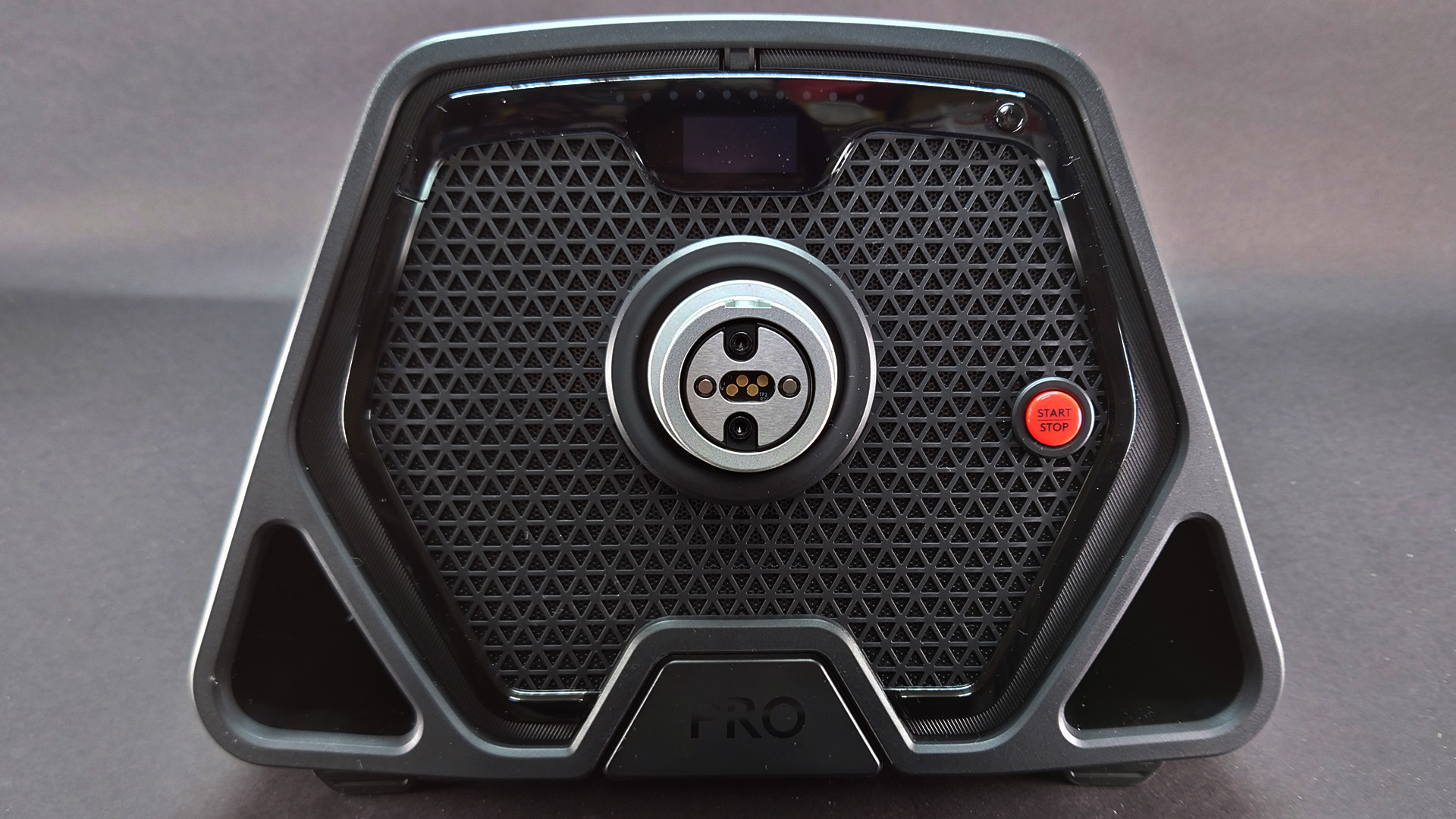 DDベース正面。軸の接点は4つ、これはシリアル通信でしょうか。さらに「START/STOP」ボタンが気になります