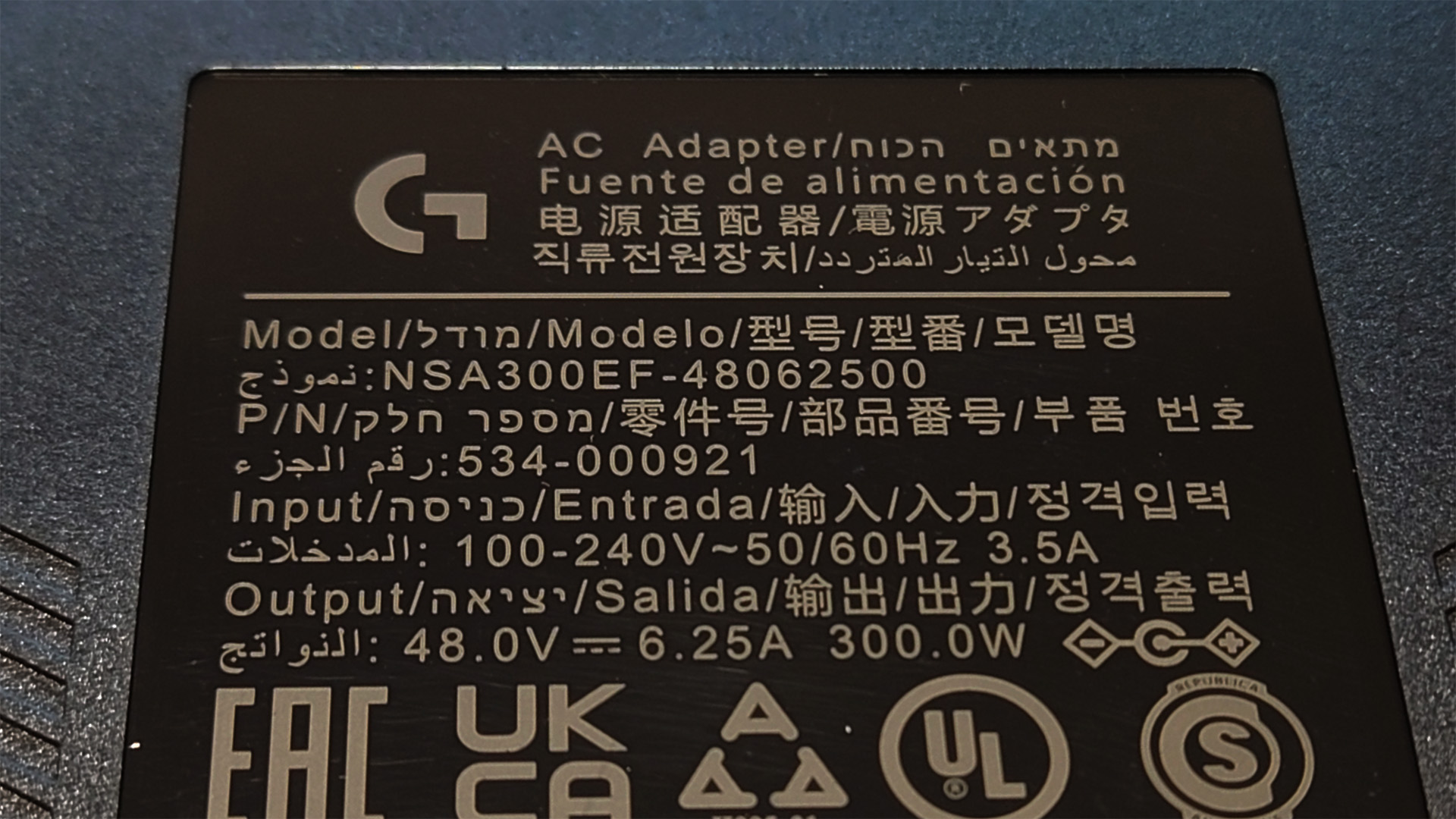 ACアダプタの出力はなんと300W！