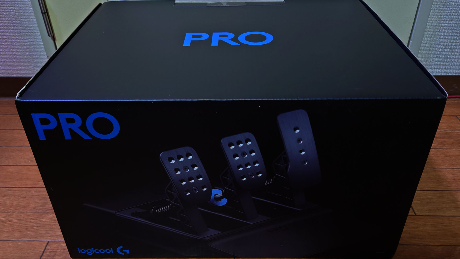 幅48cm・奥行36cm・高さ27cm、質量6.8kg