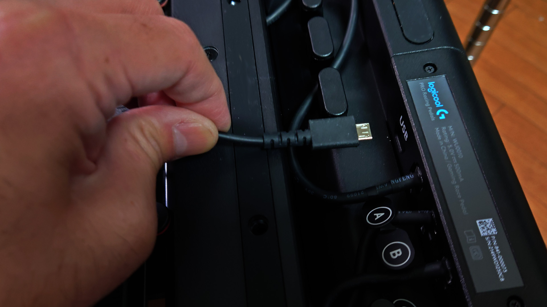 DDベースへはUSB Type-B端子を使います