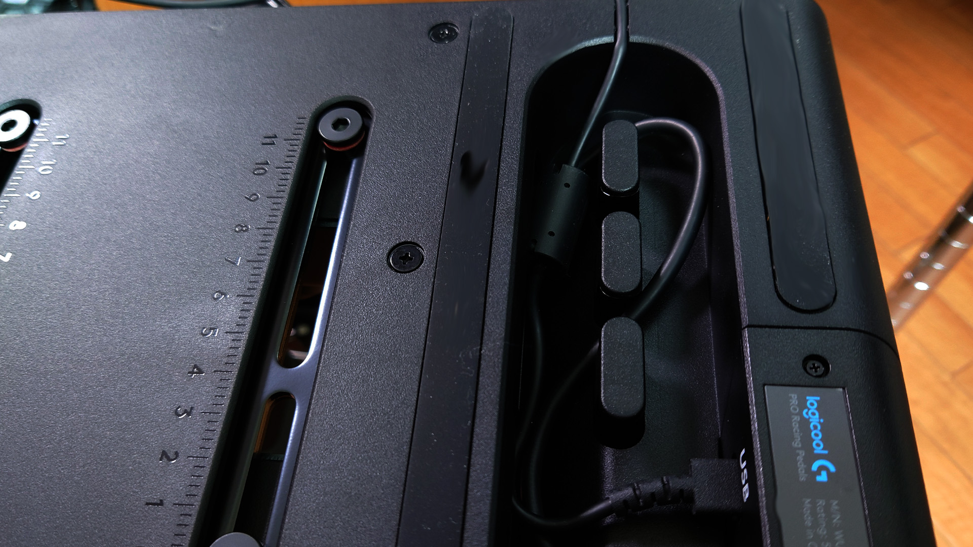 フェライトコアは溝に埋めておきます