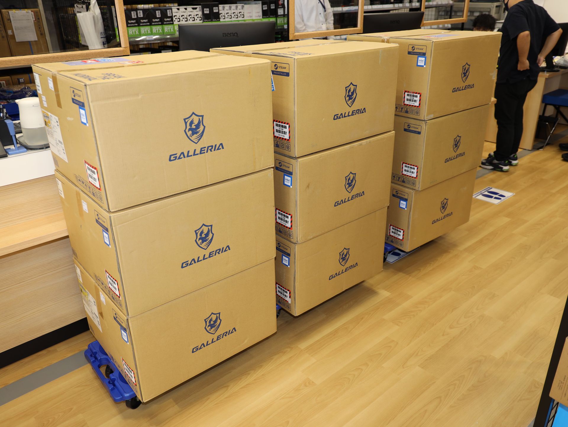 こちらは即納品のGALLERIA。すぐに持ち替えることができる