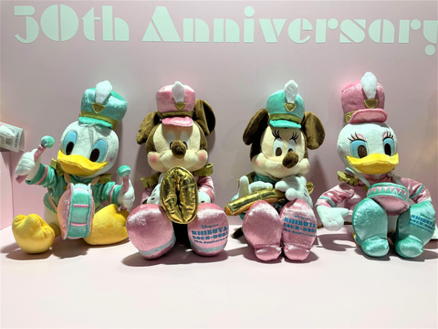 ディズニーストア30周年】ミッキー＆フレンズのぬいぐるみなど