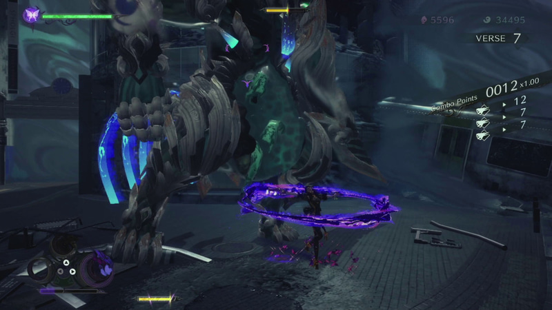 ベヨネッタは拳銃と打撃攻撃メイン