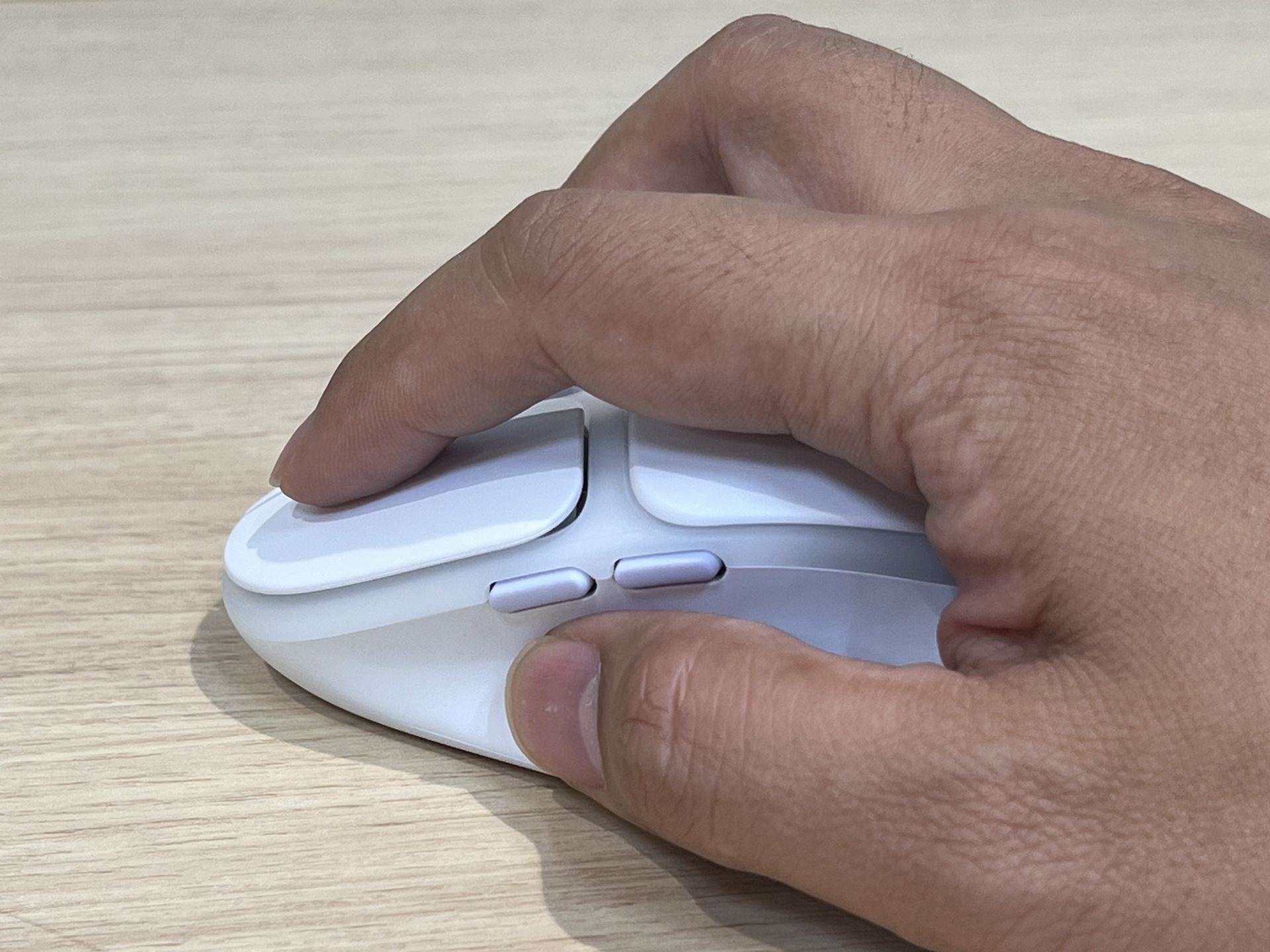 親指を休めるスカート。ここが重要だ