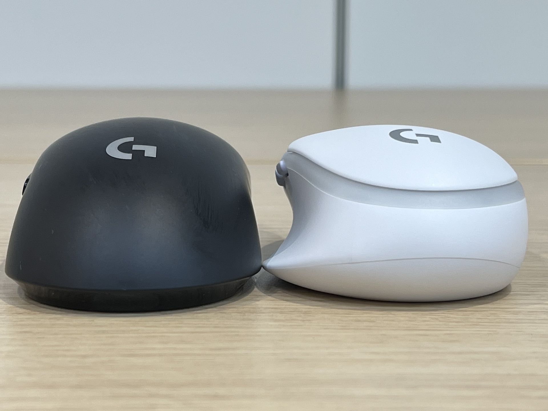 G705は、奥行きはコンパクトだが、高さは変わらず、スカートがある分横幅はむしろわずかに太い