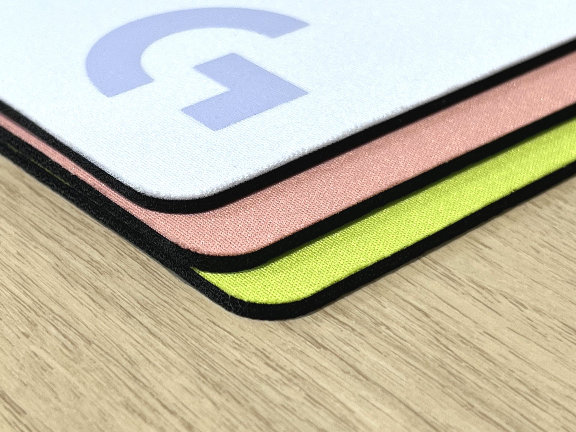 高さ400mm、幅460mm、厚さは3mmで、製品的にはG640Sのカラバリといっていい