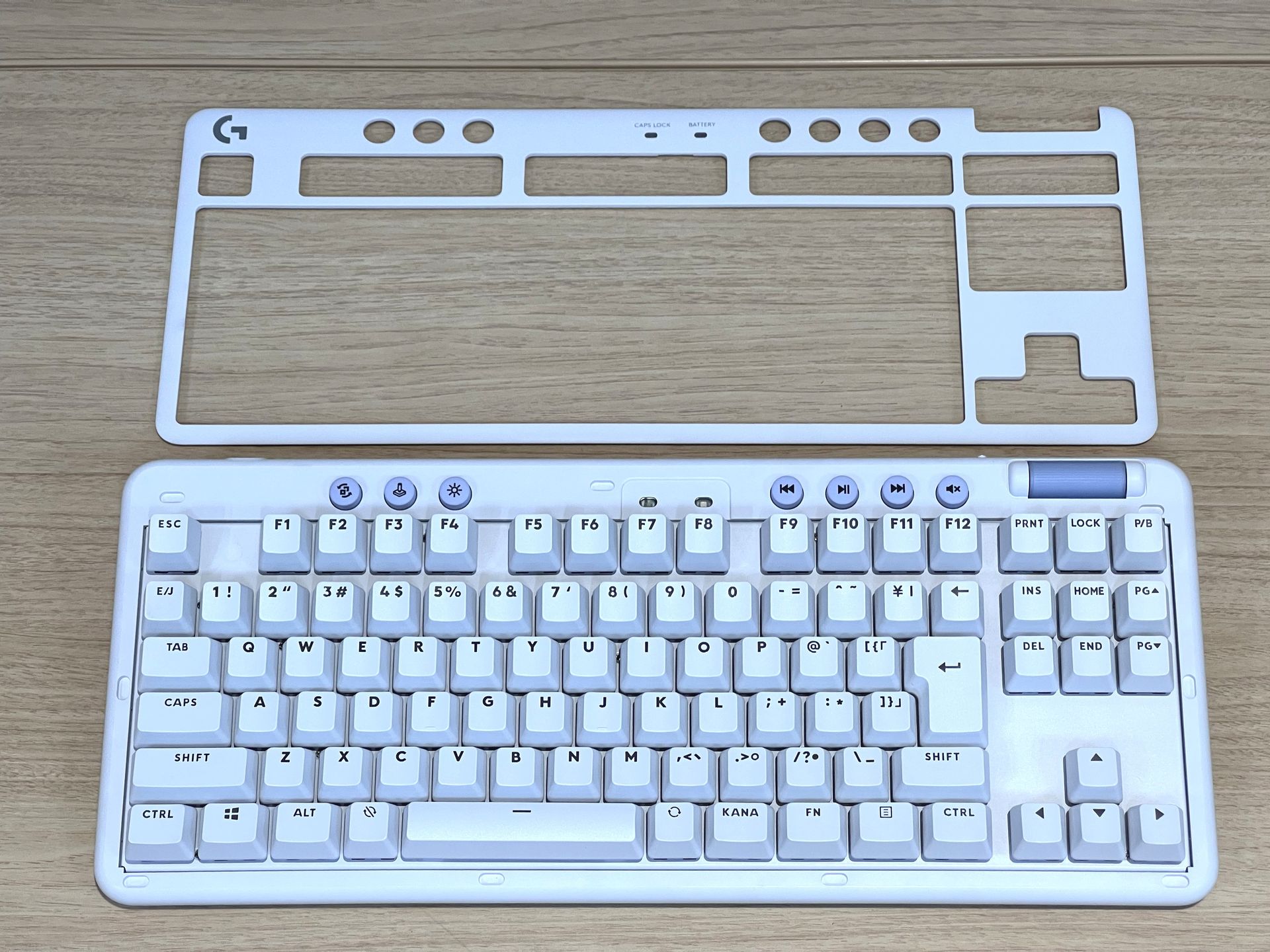 本体側は少しくぼんでいるのが分かる