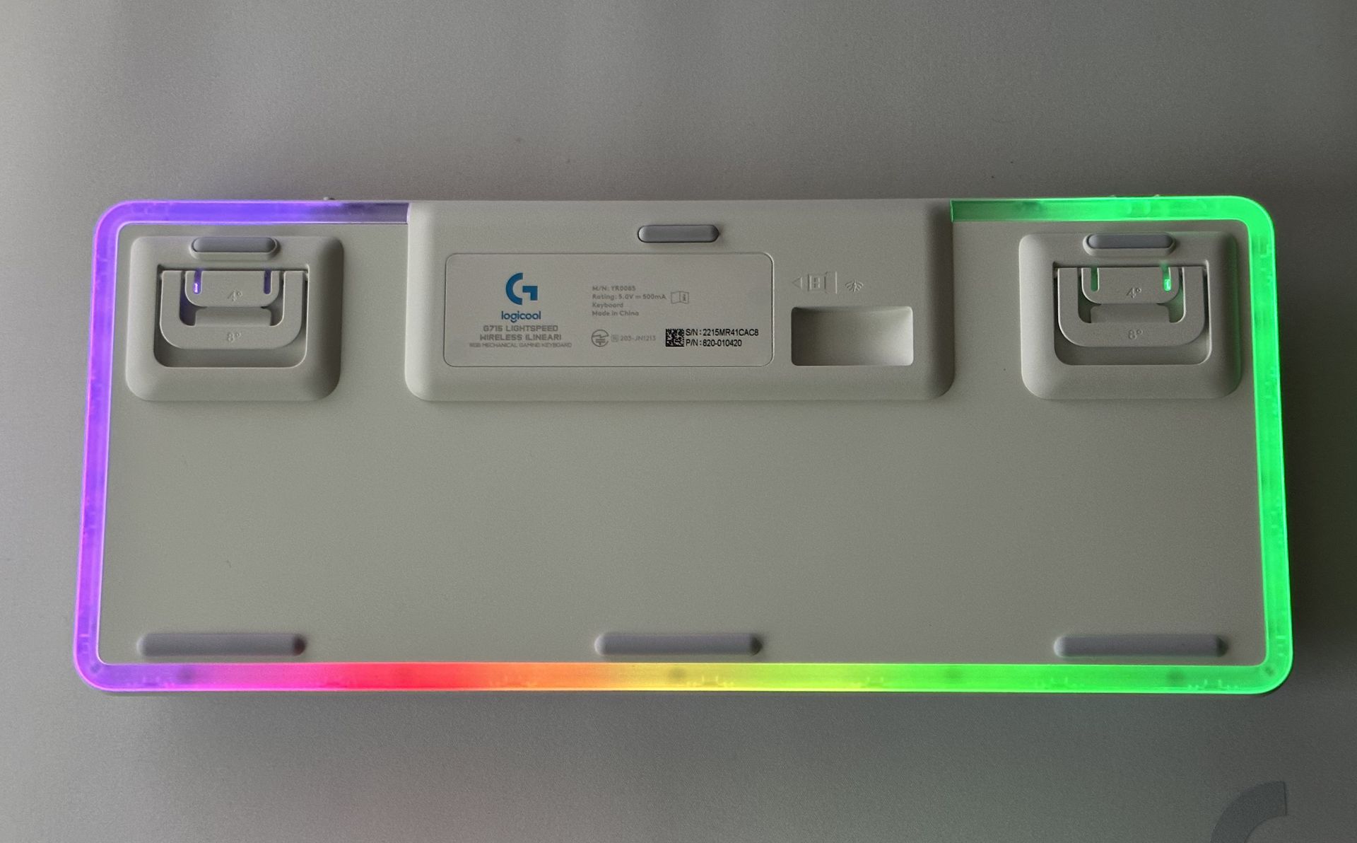 裏返すとLEDが外周全部に張り巡らされていることがわかる