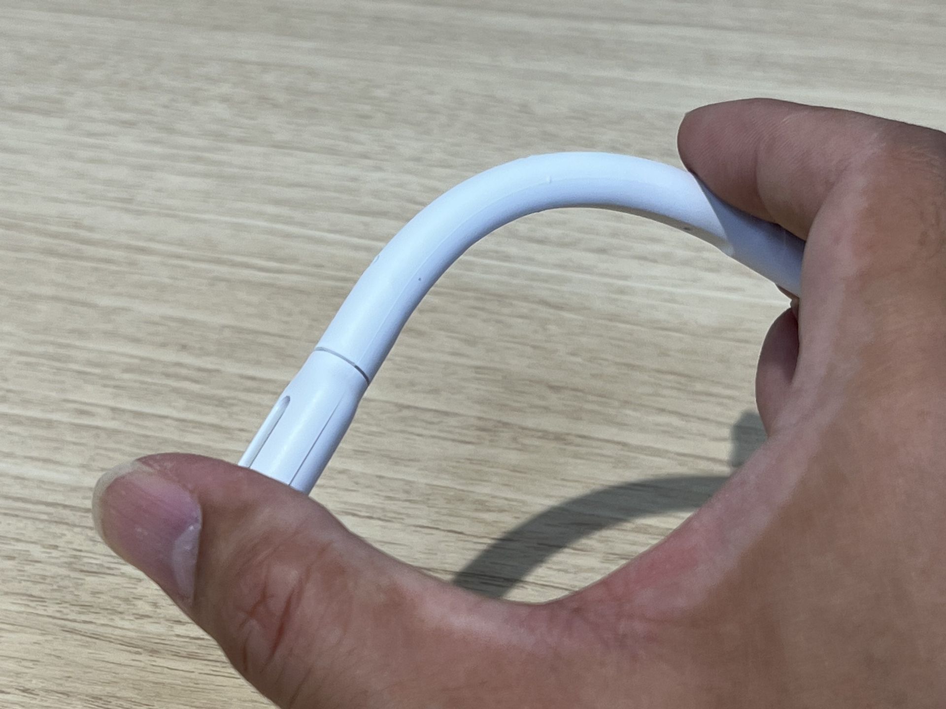 ブームマイクはかなりぐにゃりと曲げられる