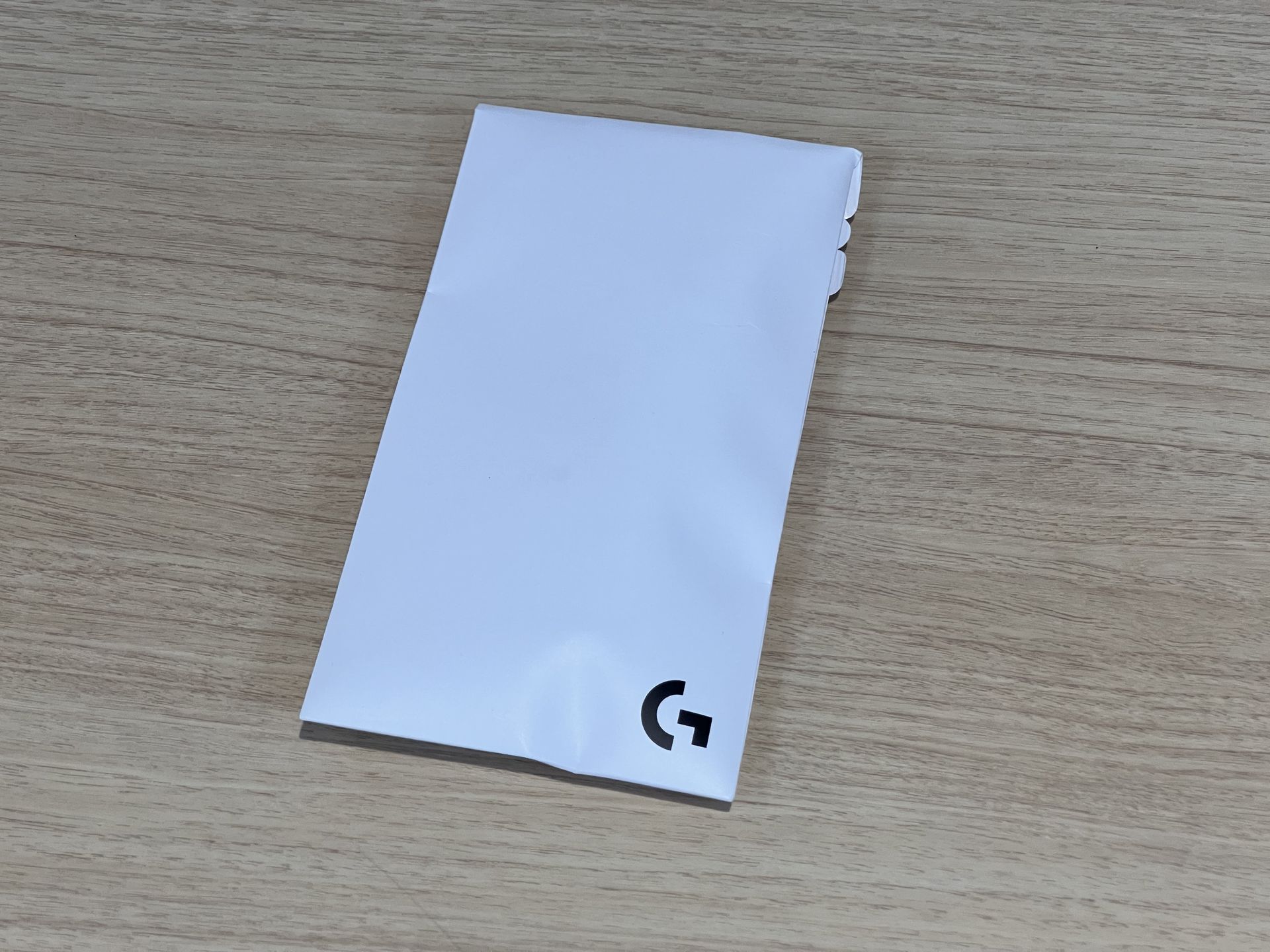 白い封筒に入ってるケーブルチャーム