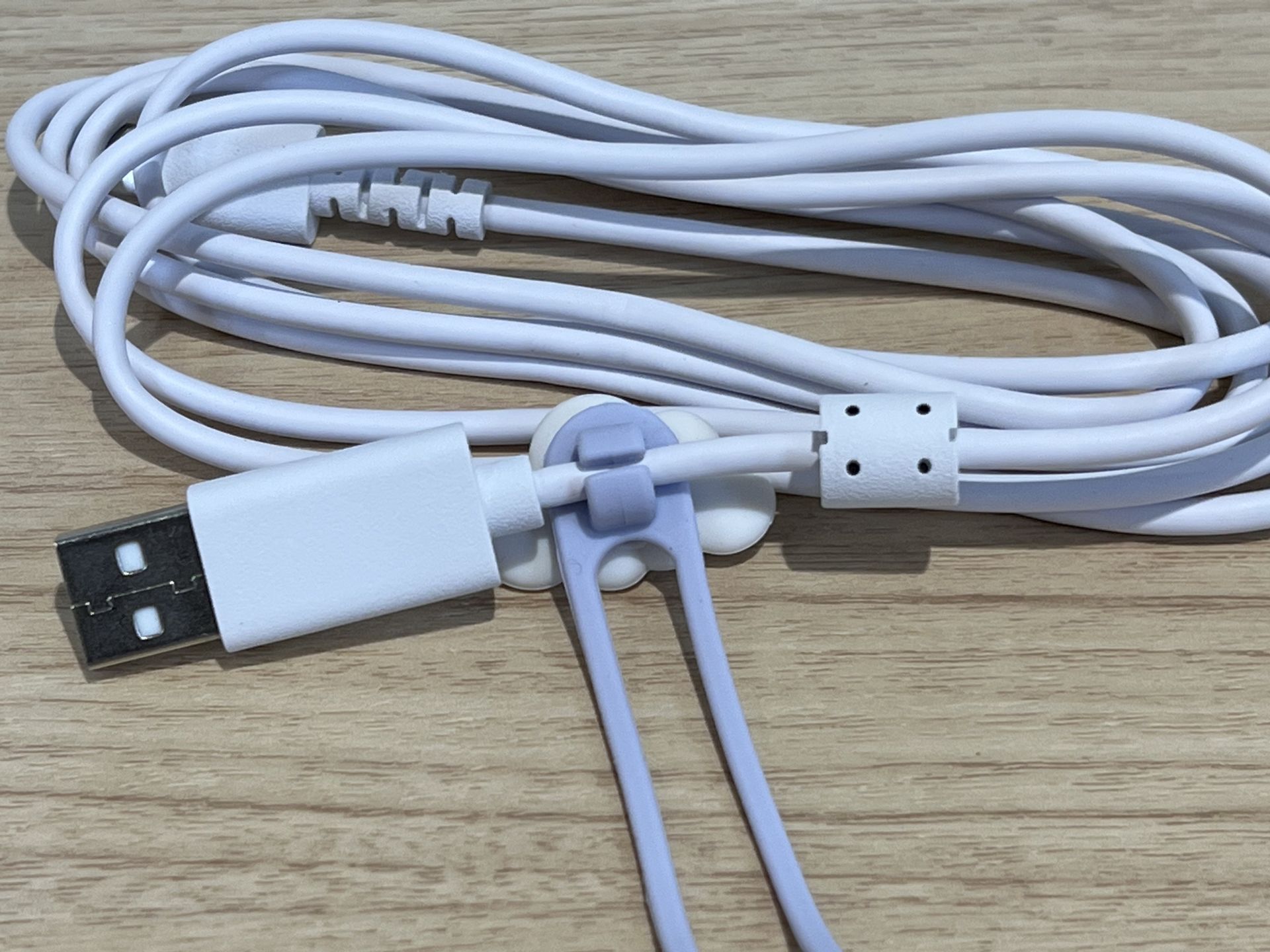 ケーブルチャームは着脱可能で、別のケーブルにも使える