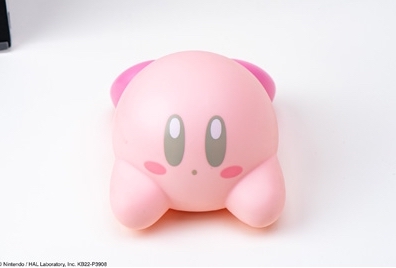 寝そべる姿がかわいい「星のカービィ 30th ルームライトBOOK」が