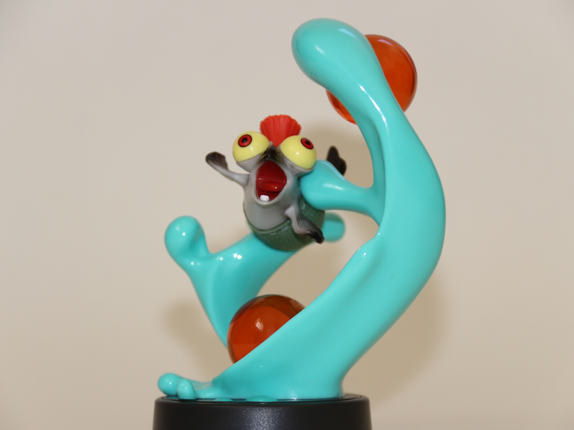 ヒーローモードの相棒としても登場するコジャケは愛嬌のある表情が唯一無二。感情はいまいちつかめないが、その本能剥き出し感もコジャケの良さになっている