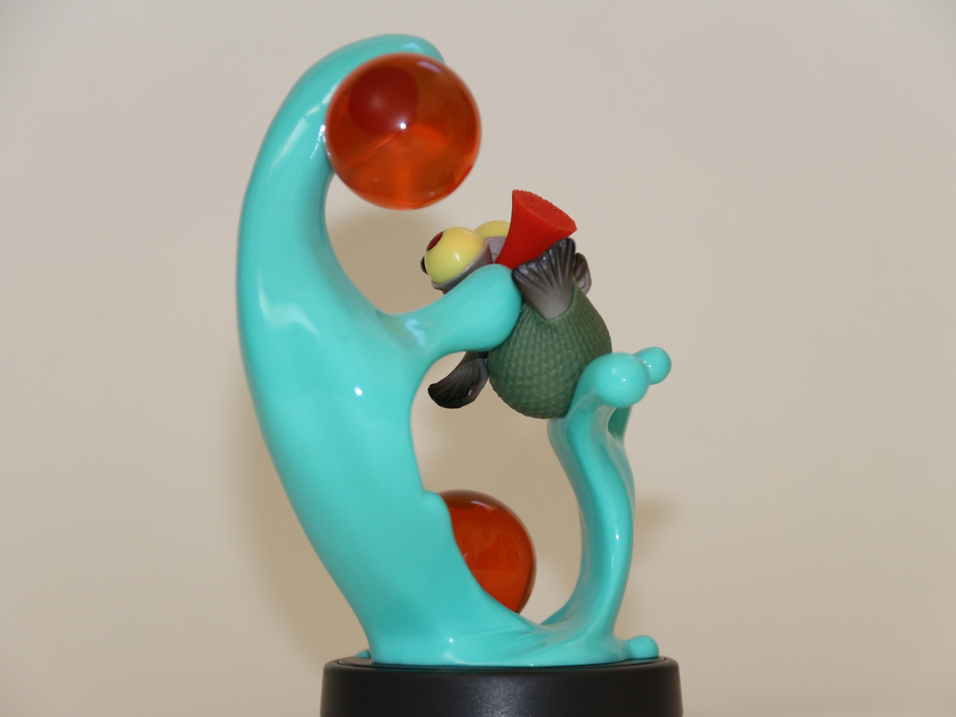 ヒーローモードの相棒としても登場するコジャケは愛嬌のある表情が唯一無二。感情はいまいちつかめないが、その本能剥き出し感もコジャケの良さになっている