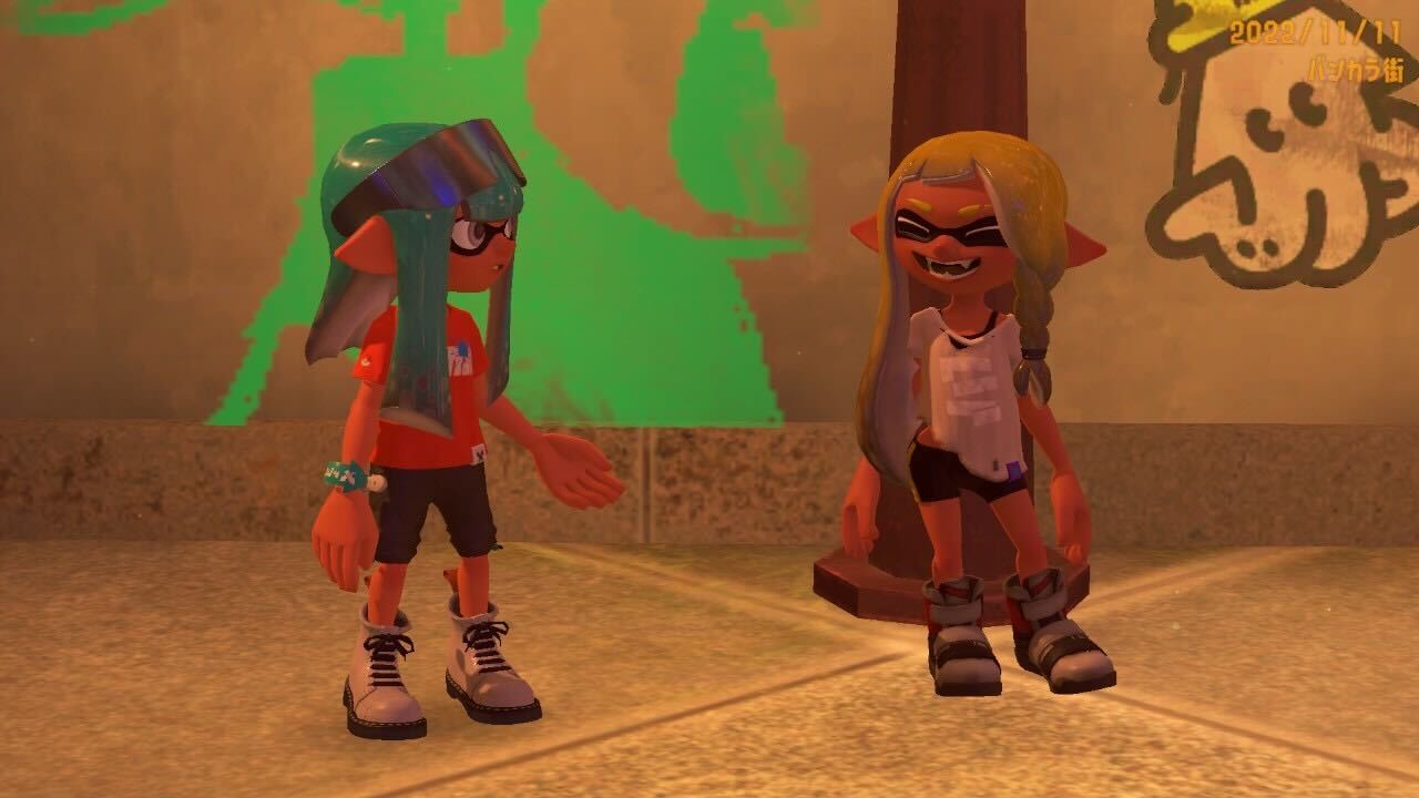 amiiboを「スプラ3」内で読み込むと、それぞれ対応するギアがもらえるほか、一緒の写真撮影などが可能になる