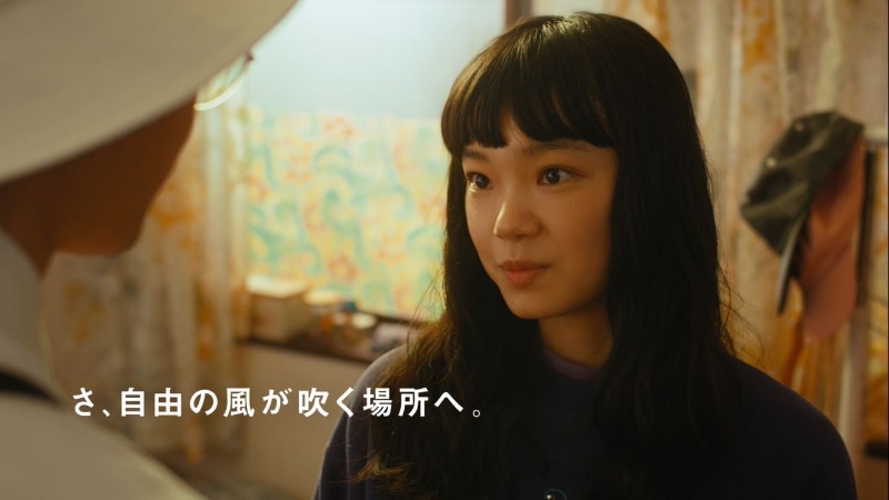 「皆、好きに生きていい」という男の言葉に「うん、そうだね」と返す山田。熱く語るも、実は土足で部屋に上がっていた男に「でも靴は脱げ」と山田の鋭いツッコミが入る