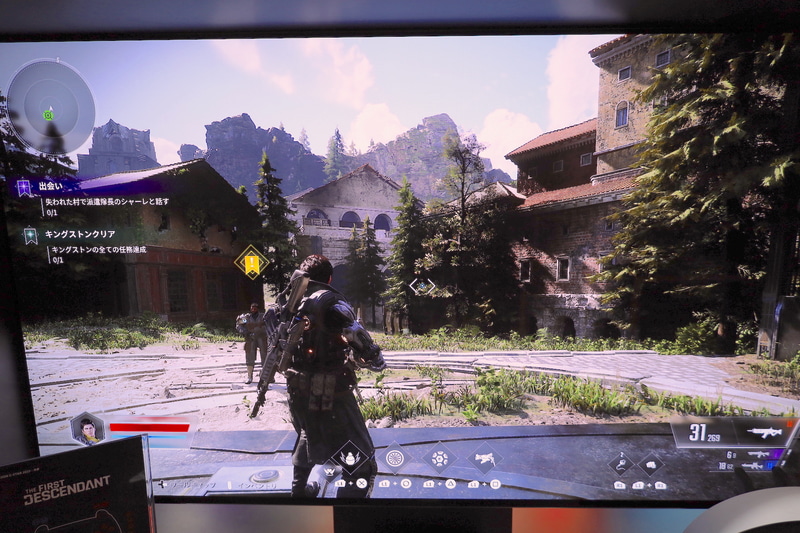 画像では伝わりにくいと思うが、実写と勘違いするような美しいグラフィックス。この中を自分が操作するキャラが自由に動き回るのはワクワクする