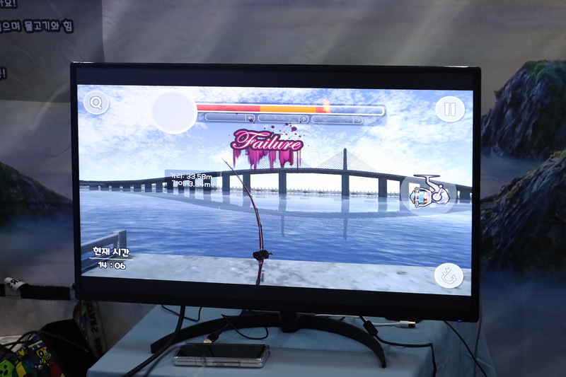 画面の魚が動く方に糸も引っ張られる