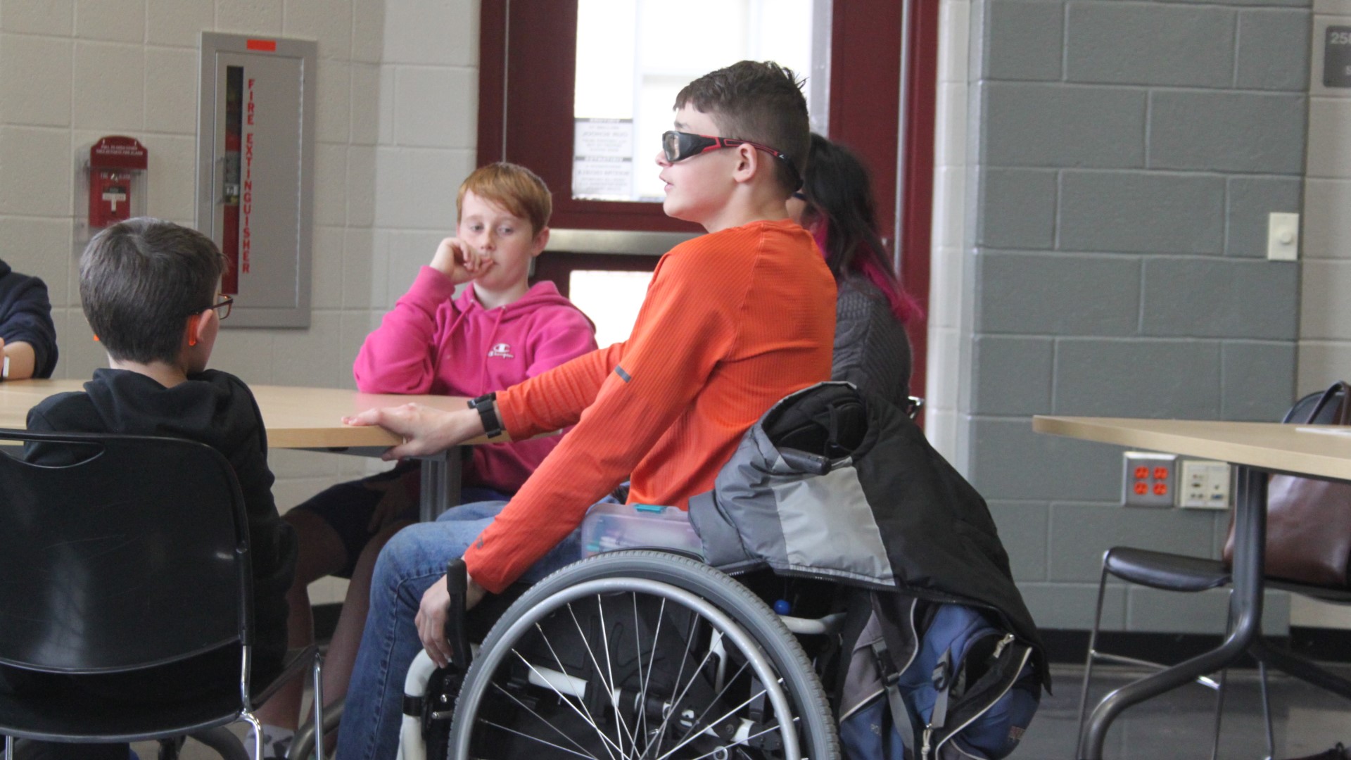 eスポーツ部について発言する生徒